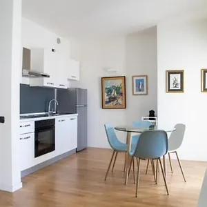 Grande Monolocale Con Parcheggio Interrato Incluso Appartamento Genova