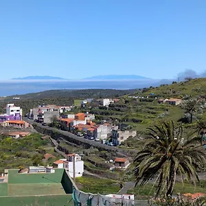 https://casa-rodeada-de-naturaleza-en-la-gomera.in-canary-islands.com